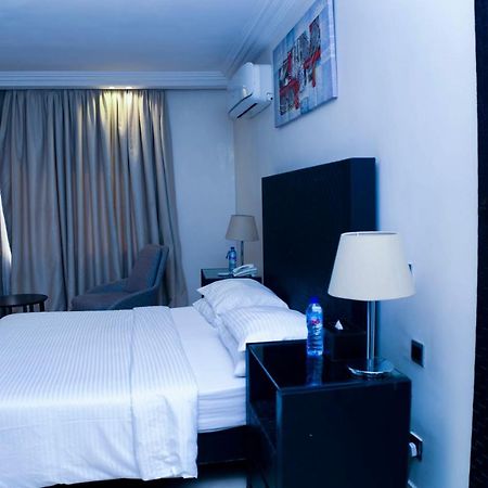 Summerset Continental Hotel Gana Mobushipe Buitenkant foto
