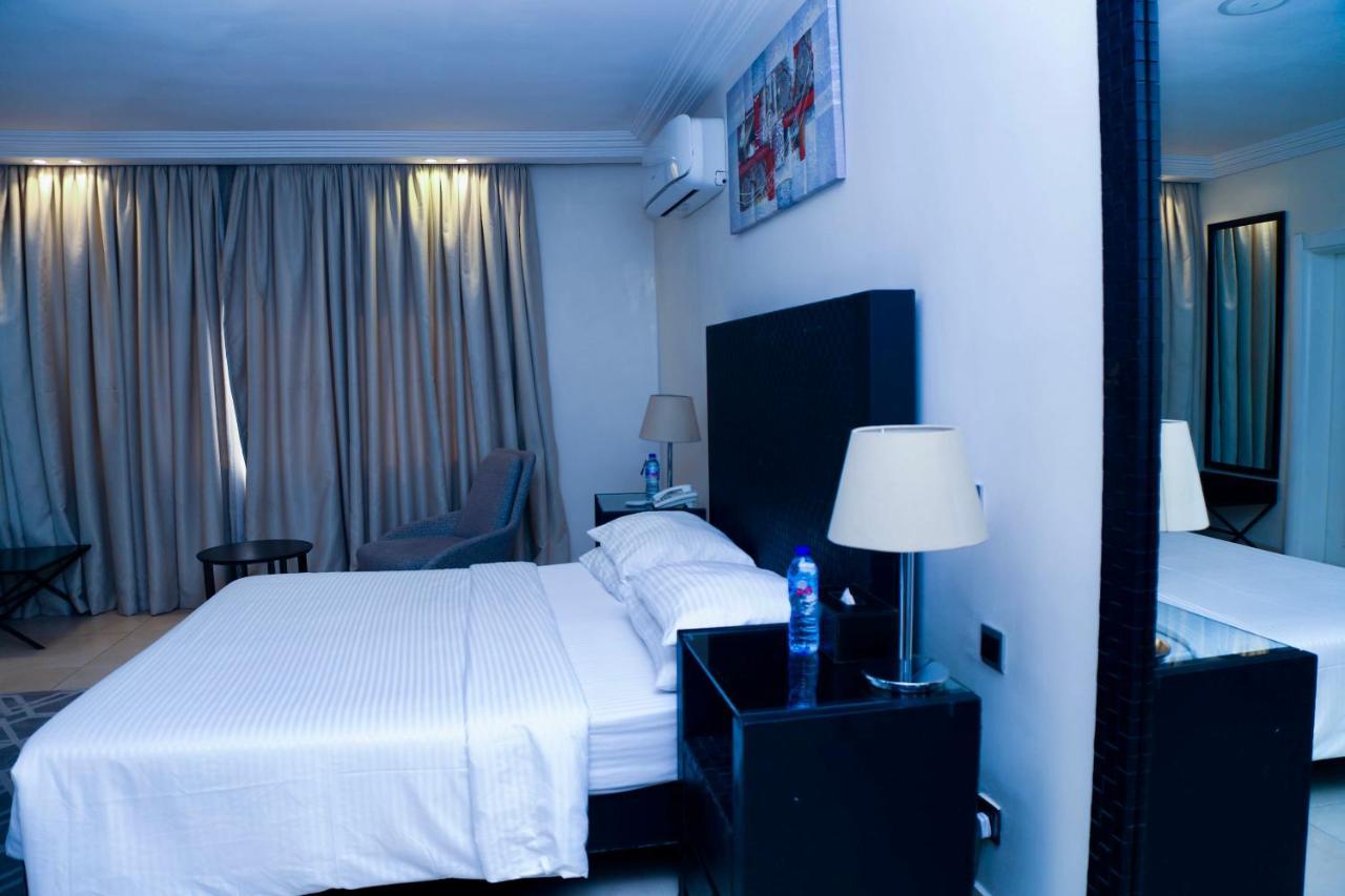 Summerset Continental Hotel Gana Mobushipe Buitenkant foto