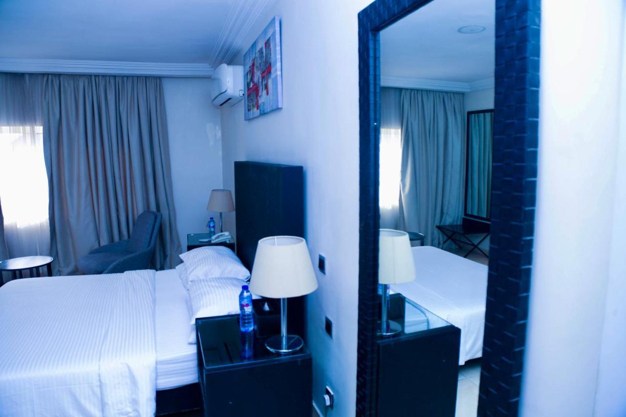 Summerset Continental Hotel Gana Mobushipe Buitenkant foto