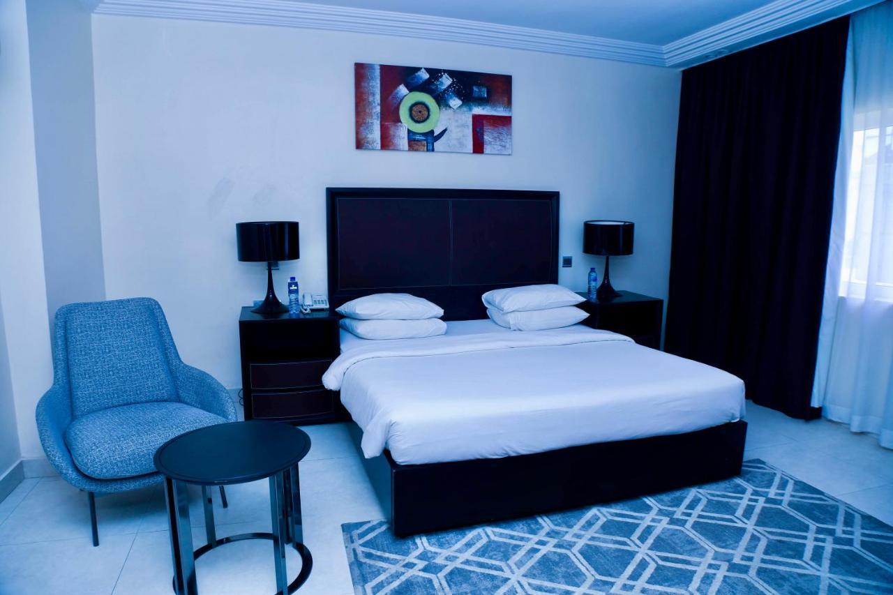 Summerset Continental Hotel Gana Mobushipe Buitenkant foto
